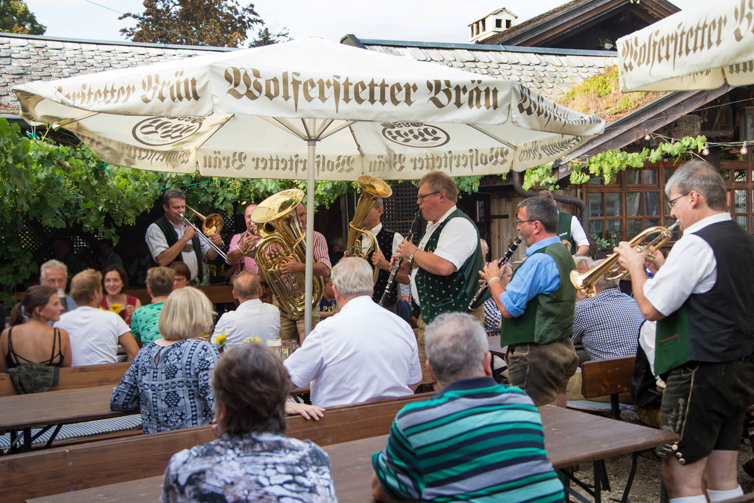 You are currently viewing Biergarten Gottesdienst mit Musik am 23.06.2022