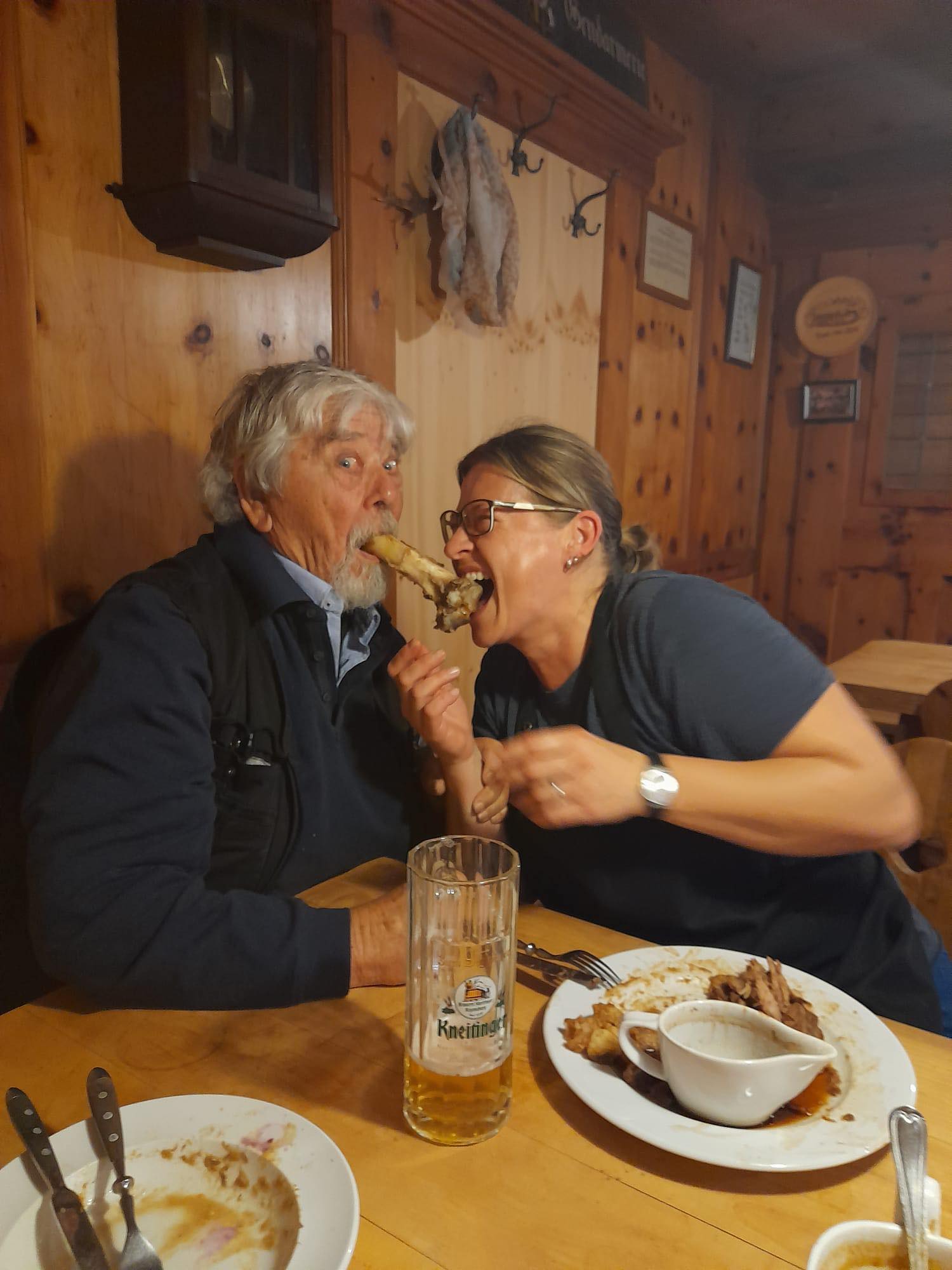 Du betrachtest gerade Schweinshaxenessen vom 03.02.-05.02.2023